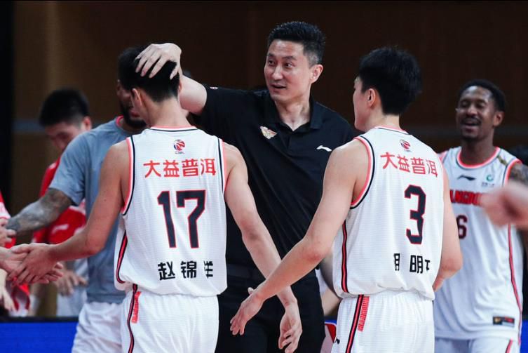 扒下小裙子小内打屁股